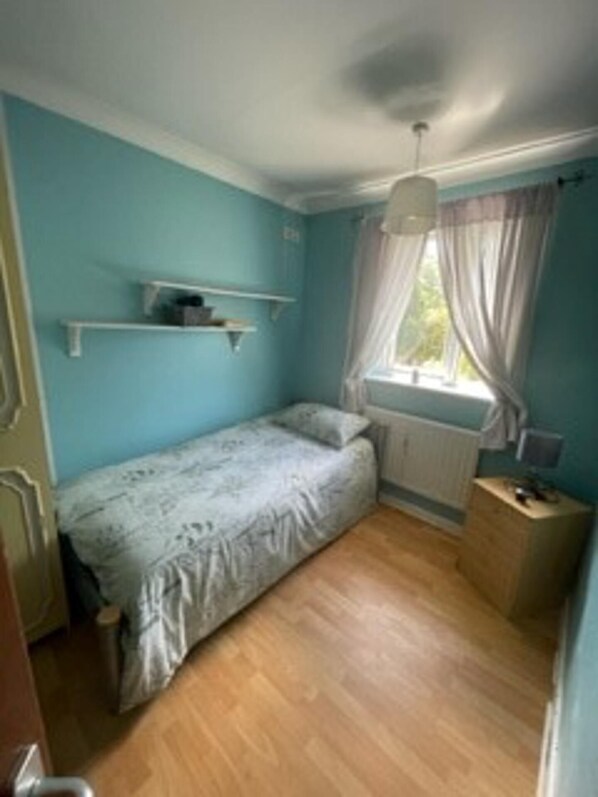 House | 5 bedrooms, iron/ironing board, free WiFi, bed sheets