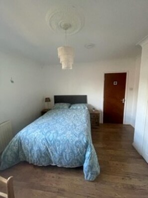 House | 5 bedrooms, iron/ironing board, free WiFi, bed sheets