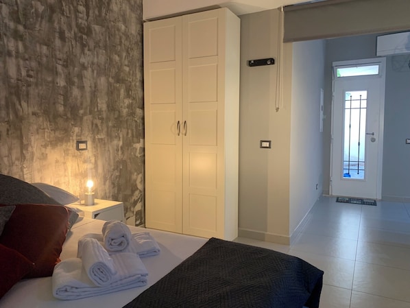 1 bedroom, iron/ironing board, WiFi, bed sheets - Quiet openspace with private access (Roma)