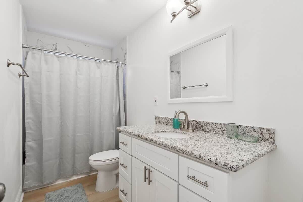 Shower, hair dryer, towels, shampoo