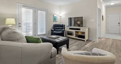 Fabulous Foley near the beach, ball fields, & OWA