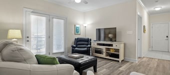 Fabulous Foley near the beach, ball fields, & OWA