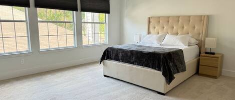 4 bedrooms, desk, iron/ironing board, WiFi