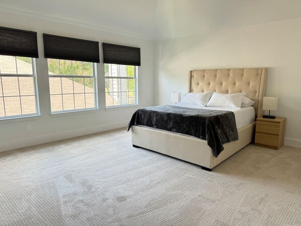 4 bedrooms, desk, iron/ironing board, WiFi