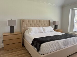 Desk, iron/ironing board, WiFi, bed sheets