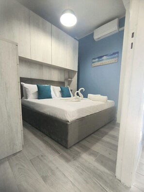 1 bedroom, bed sheets