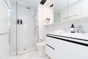 Hair dryer - Lovely 2BR Apartment w/ free parking on premises (Canberra)