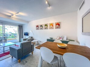 Interior - 2-bedroom apartment with pool, gym, and activities in Estepona (Estepona)