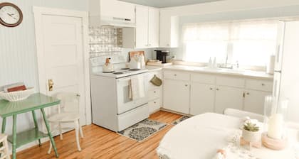 The Carriage House: One bedroom w/kitchen & full bath.