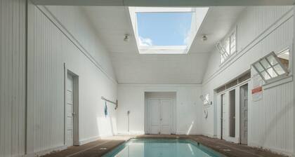 The Carriage House: One bedroom w/kitchen & full bath.