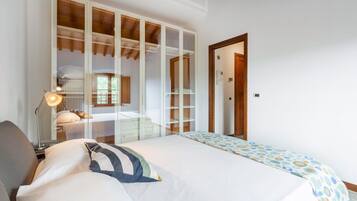 2 bedrooms, iron/ironing board, travel crib, free WiFi