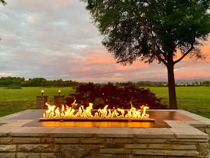 Property grounds - The River Place. Hot tub. Riverfront Mountain View (Sevierville)