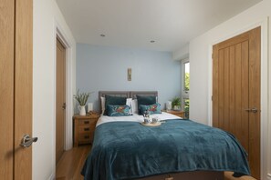 2 bedrooms, iron/ironing board, Internet, bed sheets - 5 Sandy Lane Apartments -  an apartment that sleeps 4 guests  in 2 bedrooms (Carbis Bay)