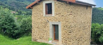 Renovated cottage with terrace and pets allowed in Saint-Chamond