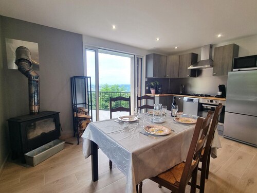 Renovated cottage with terrace and pets allowed in Saint-Chamond