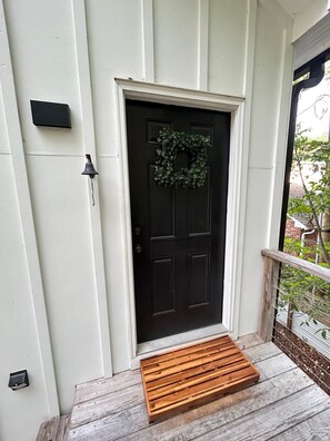Exterior detail - Cozy apartment in charming Carrboro, NC with WiFi, AC (Carrboro)