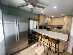 Fridge, microwave, oven, stovetop - Spacious 4 bed & 2 bath House Near UBS Arena, JFK, and NYC (Elmont)