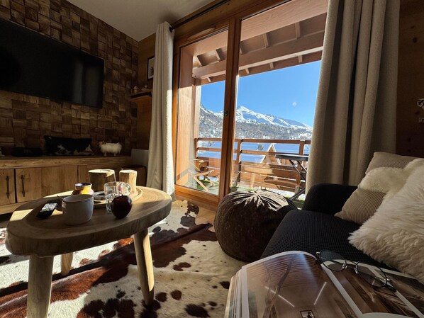 TV - Mountain Apartment in Vars with Balcony and Parking (Vars)