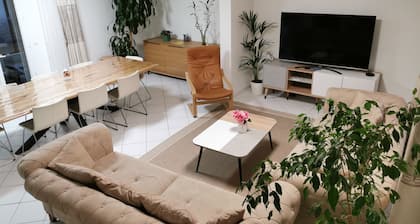 Entire 5-Bedroom Villa – 170 m² – Private Garden – Sleeps 12