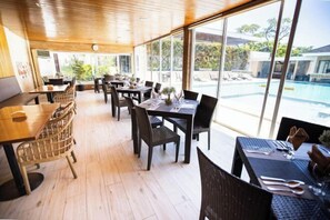 Restaurant - Holiday Suites Puerto Princesa (Puerto Princesa)