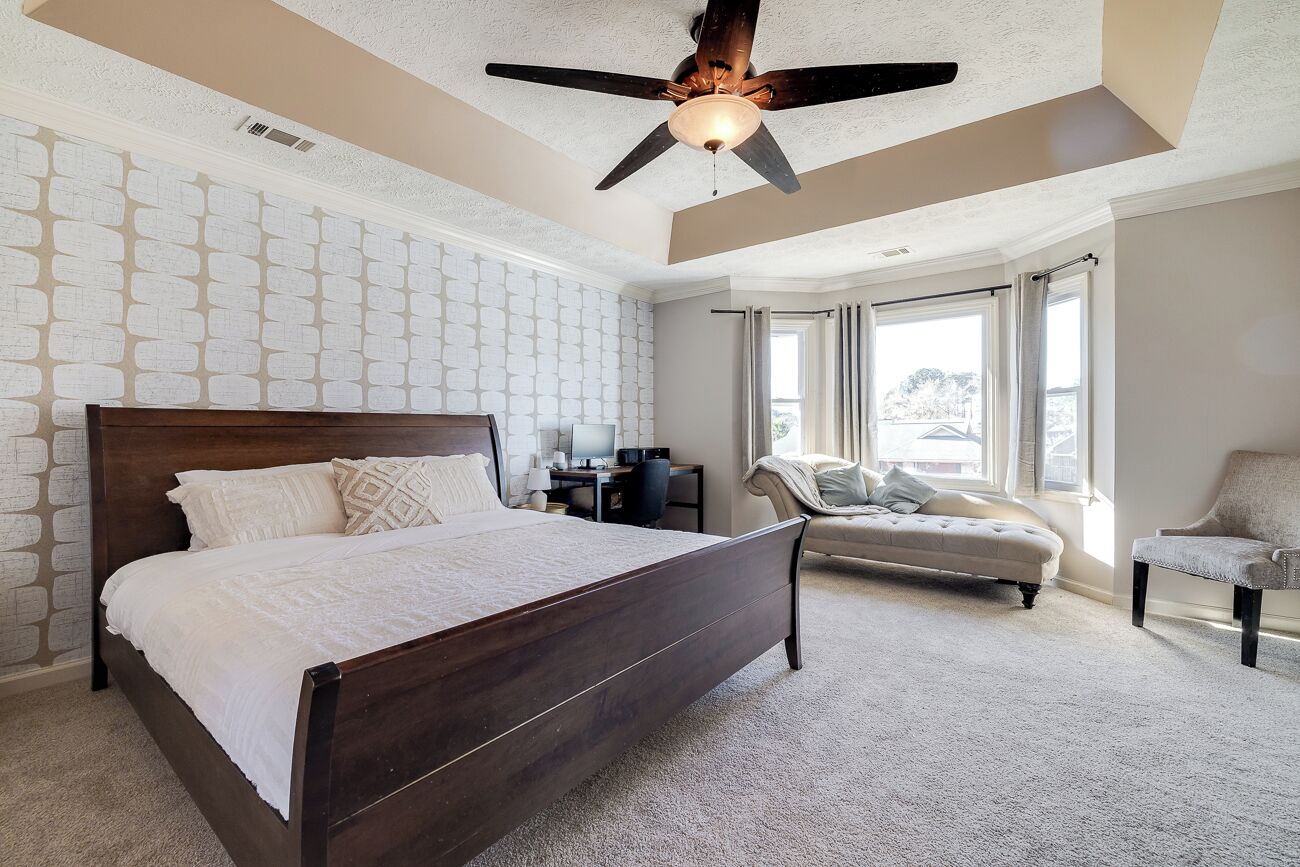 3 bedrooms, iron/ironing board, WiFi, bed sheets