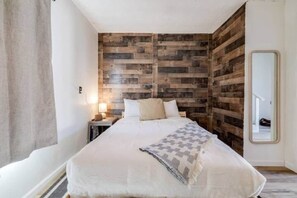 3 habitaciones, tabla de planchar con plancha, wifi y ropa de cama 