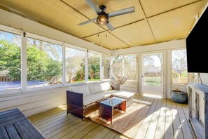 Televisión, chimenea y tenis de mesa 