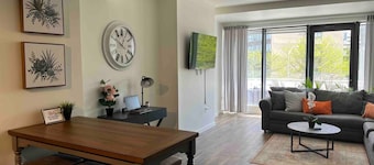 2BR Suite w/patio near NYC train & Seton Hall