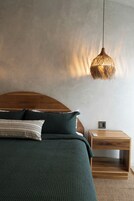1 habitación, caja de seguridad en la habitación y escritorio 