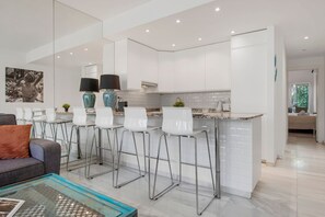 Apartment | 2 bedrooms - La Alcazaba Sleek Apartment in Marbella - Ref M48 (Marbella)