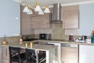 开间, 1 张大床和 1 张沙发床, 厨房, 庭院景观 | 私人厨房 | 茶具/咖啡用具、电热水壶、高脚椅