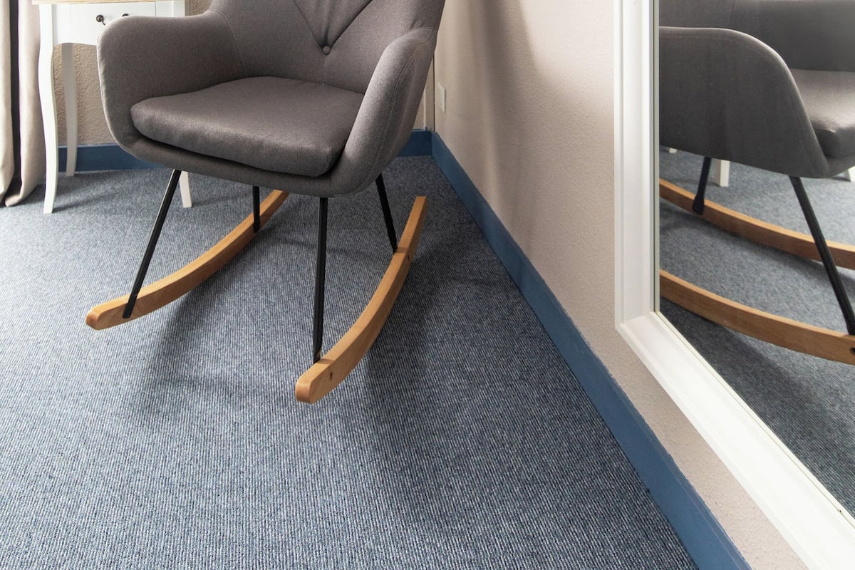 Ropa de cama de alta calidad, escritorio y cortinas blackout