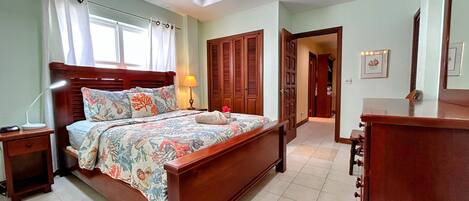 Apartment, Smoking | 11 bedrooms, desk