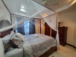 11 bedrooms, desk - Miramar Villas Resort (San Pedro)