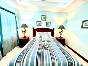 11 bedrooms, desk