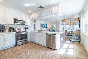 Apartment, Smoking | 11 bedrooms, desk - Miramar Villas Resort (San Pedro)