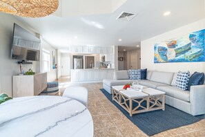 Apartamento, para fumantes | 11 quartos, escrivaninha