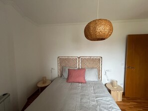 2 bedrooms, iron/ironing board, bed sheets