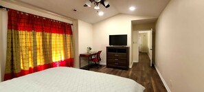 4 Schlafzimmer, Schreibtisch, Bügeleisen/Bügelbrett, kostenloses WLAN