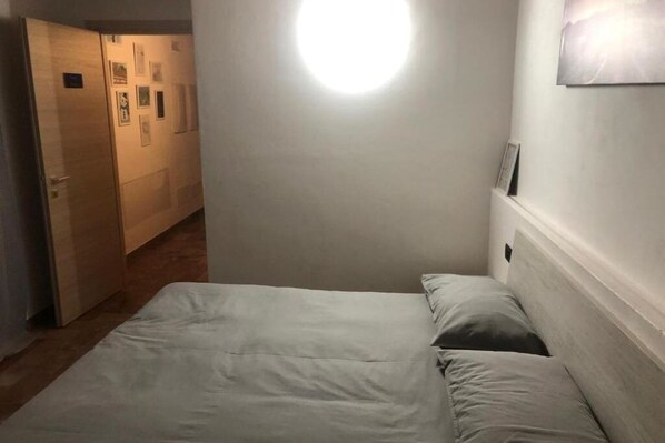 1 camera, Wi-Fi, lenzuola