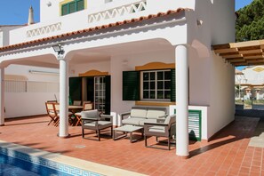 Outdoor dining - FLH Vilamoura Villa Cardona with Pool (Vilamoura)