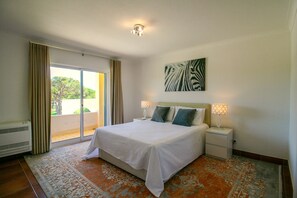 3 chambres, fer et planche à repasser, Wi-Fi gratuit, draps fournis