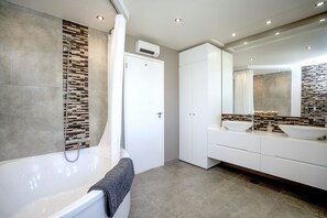 Hair dryer, towels, shampoo, toilet paper