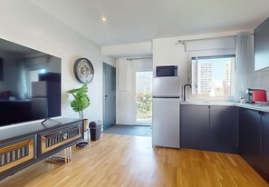 Fridge, microwave, stovetop, coffee/tea maker - Apartment Grand Standing V2 🍀 (Épinay-sur-Seine)