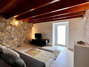 TV - Countryside Home by Trip2Portugal (Sobral da Abelheira)
