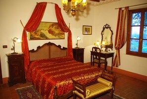 4 bedrooms, iron/ironing board, WiFi