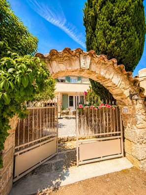 Exterior - La Bohème 2, Mouries Centre au Cœur des Alpilles : Cosy T2 Avec Terrasse (Mouriès)