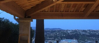 A 15 mn de l Aèroport, Villa sur les Hauteurs de St Laurent du var