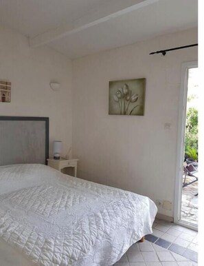 3 chambres, fer et planche à repasser, Wi-Fi, draps fournis