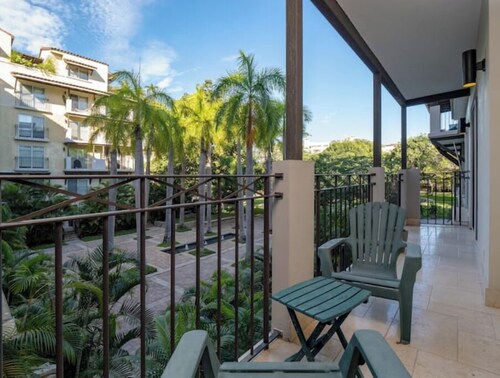 Exclusive Retreat 2BR in Plaza Puntarena